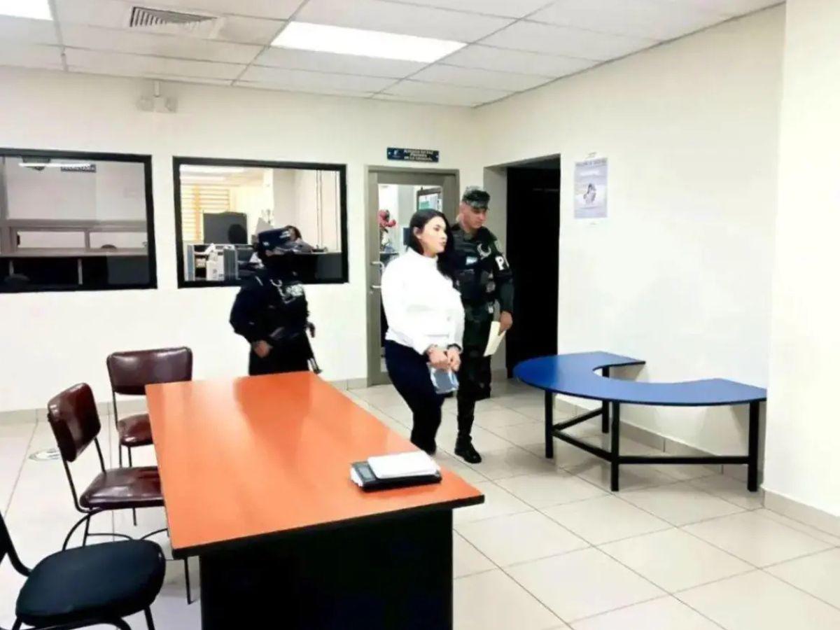 Piden 36 años de cárcel para “la madrastra”: rompe en llanto y envía fuerte mensaje a su expareja