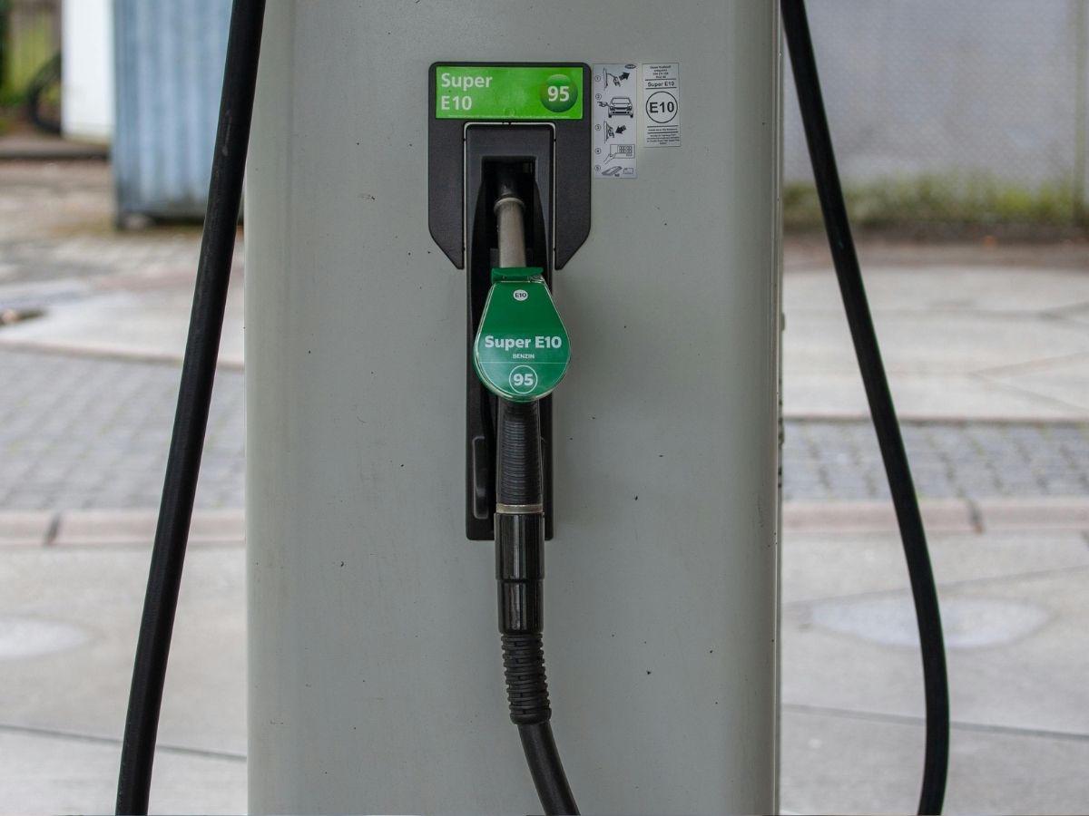 Golpe al bolsillo: estas son las causas que están disparando el precio de los combustibles en Honduras