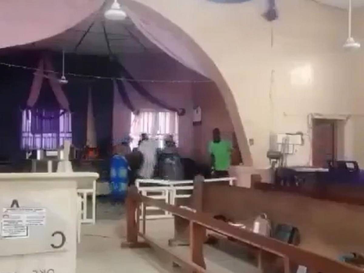 Secuestran a pastor y matan a tres personas durante ataque en iglesia