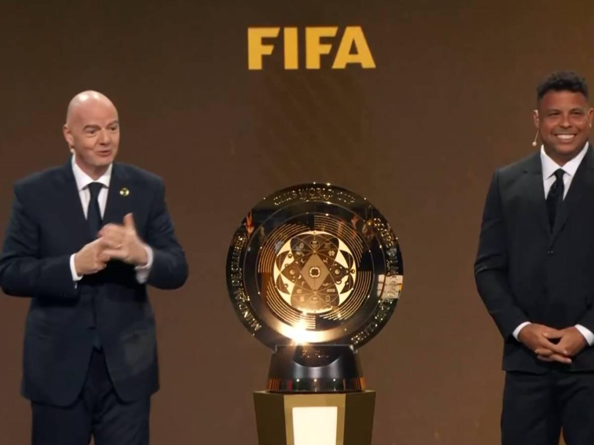 El hermoso trofeo para el campeón del Mundial de Clubes.