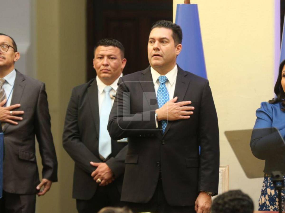 Un beso y dedicatoria: ¿quién es la esposa de Juan Diego Zelaya?