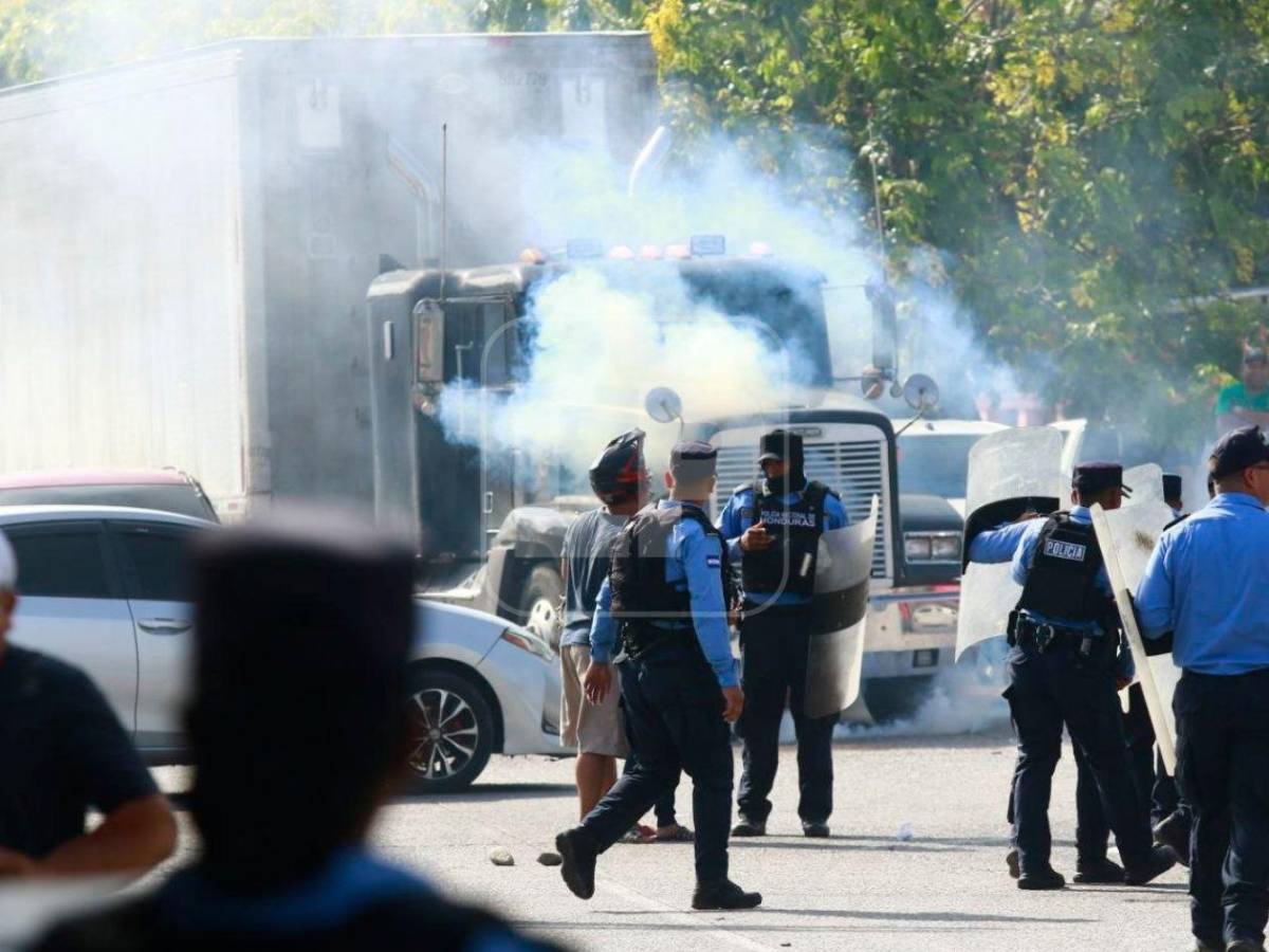 Las imágenes del desalojo de manifestantes en El Progreso, Yoro