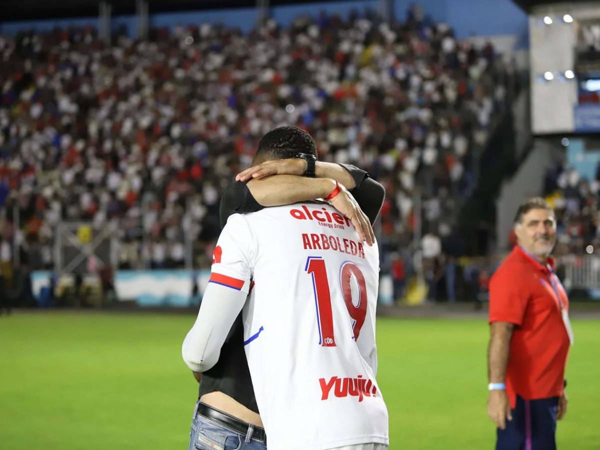 Olimpia celebra la Copa 40, Espinel como nunca antes visto y gesto de Marathón
