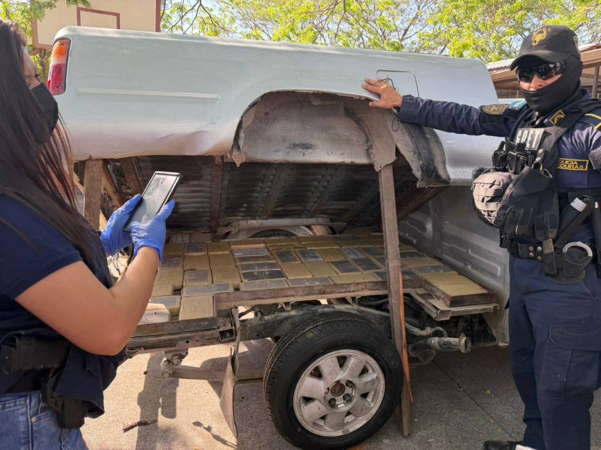 Al menos 82 paquetes de droga iban en “caleta” en pickup en Choluteca