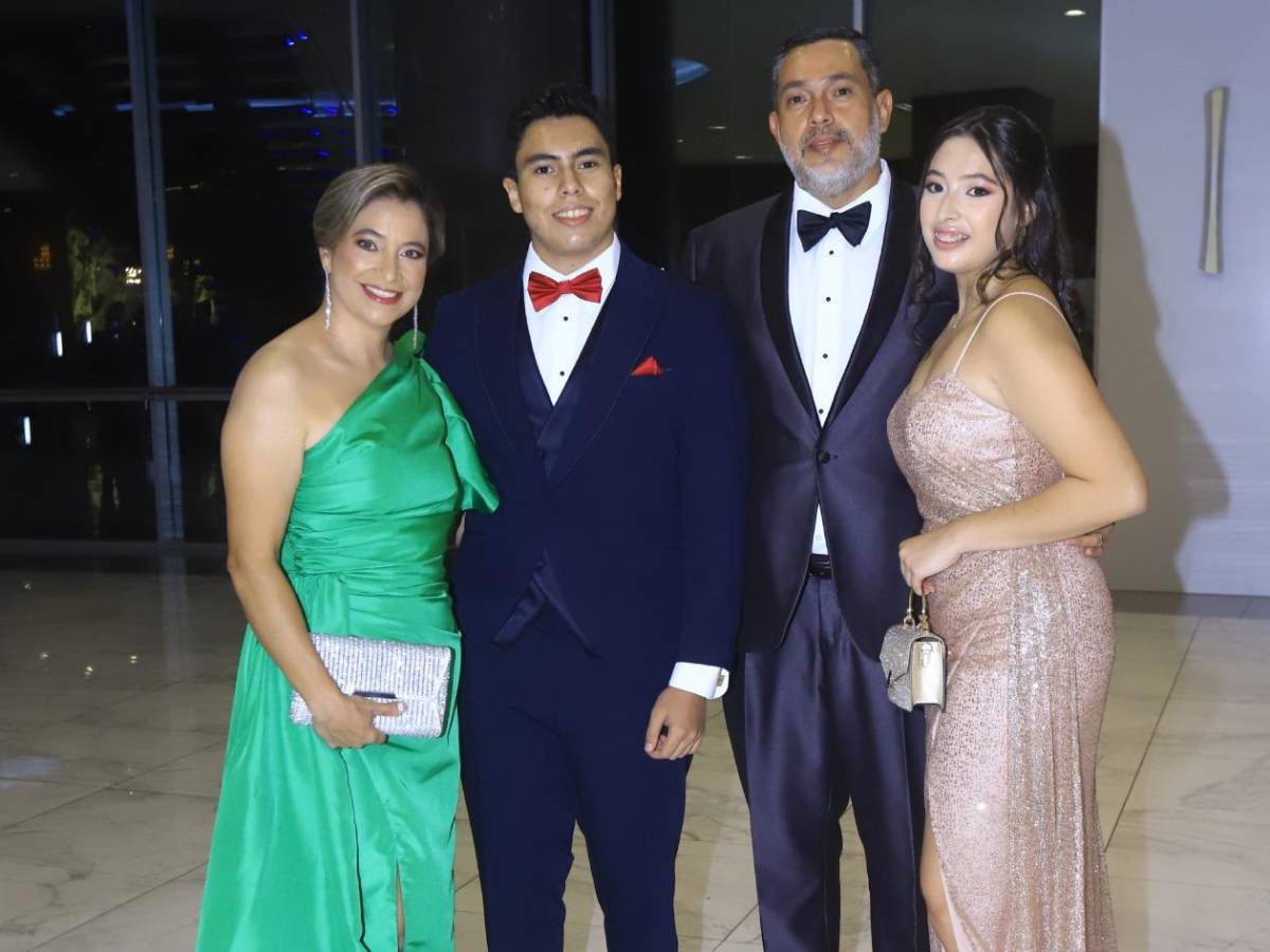 Seniors 2025 de la Seran School celebran en su fiesta de graduación