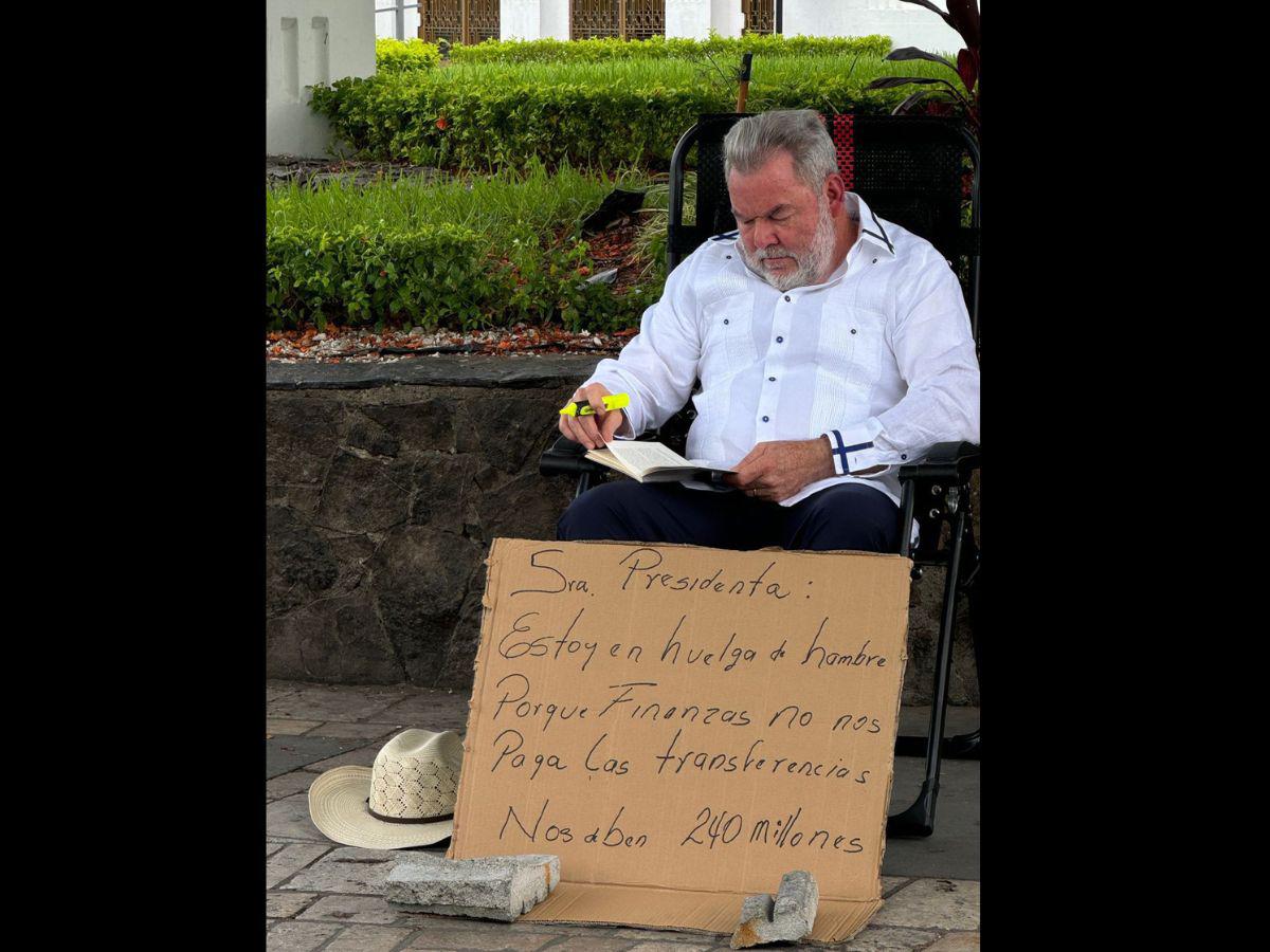 Letrero original de Roberto Contreras.