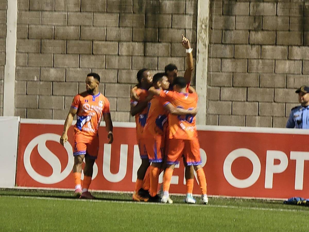 El festejo de los Lobos de la UPNFM tras el 1-0 ante Real España.