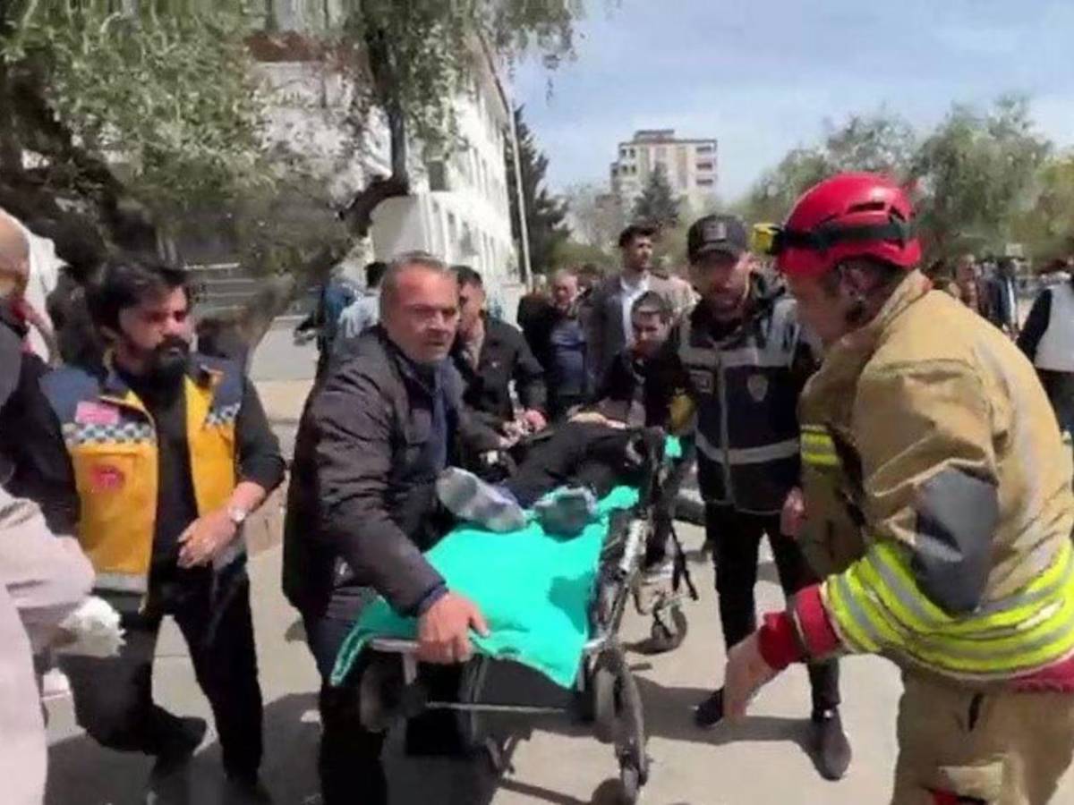 Suben a nueve los muertos en el tiroteo a manos de un alumno de 14 años