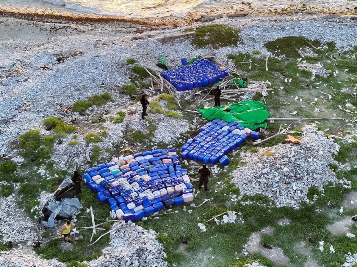 Decomisan casi 3,900 galones de gasolina vinculada a contrabando en La Mosquitia