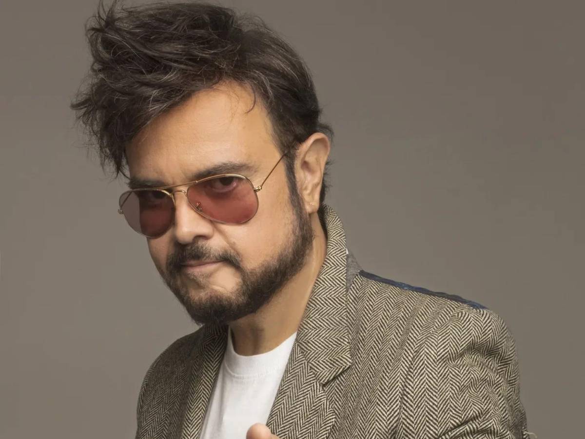 Aleks Syntek regaña a sus fans y arremete contra Bad Bunny en pleno concierto