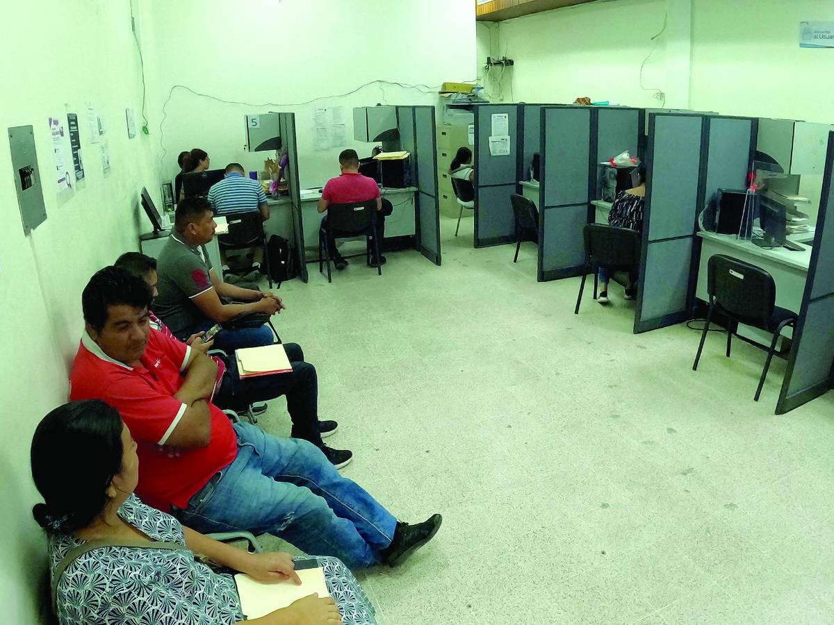 <b>Vendedores, personal para atención al cliente y motoristas piden empresas.</b>