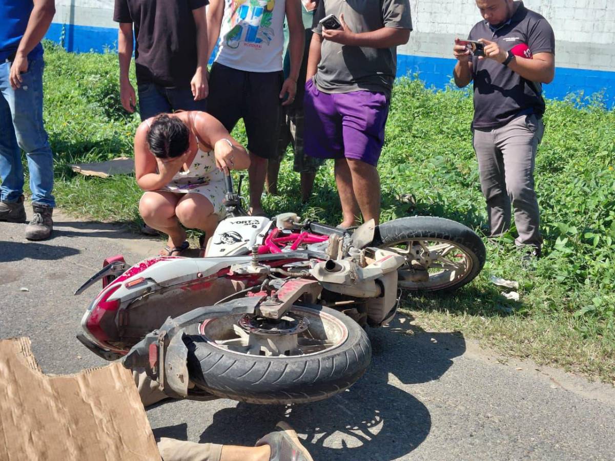 Llanto y dolor: Padre e hijo mueren arrollados por rastra en La Ceiba