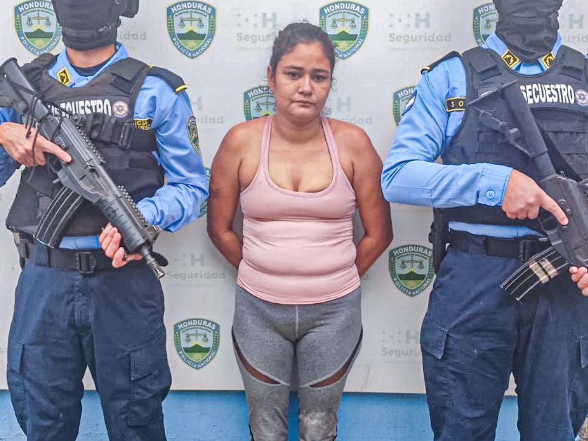 Capturan a mujer acusada de incendiar una cuartería en venganza contra la dueña