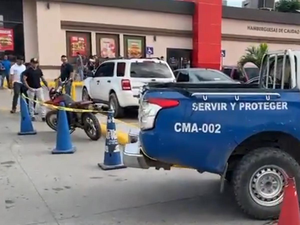 Sicarios ejecutan a prestamista en un mall de Villanueva, Cortés