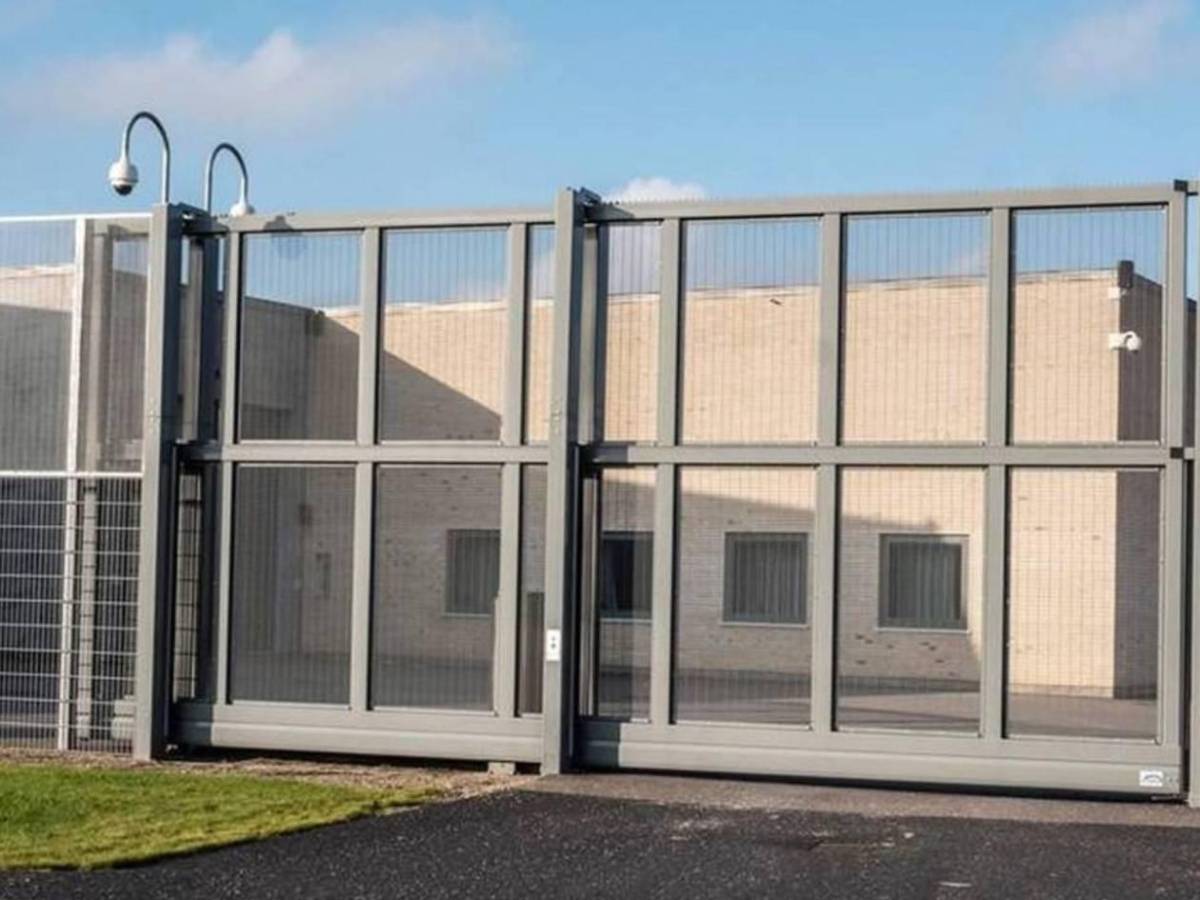 Futbolista mexicano es condenado a la cárcel en Europa: Así es la temible celda