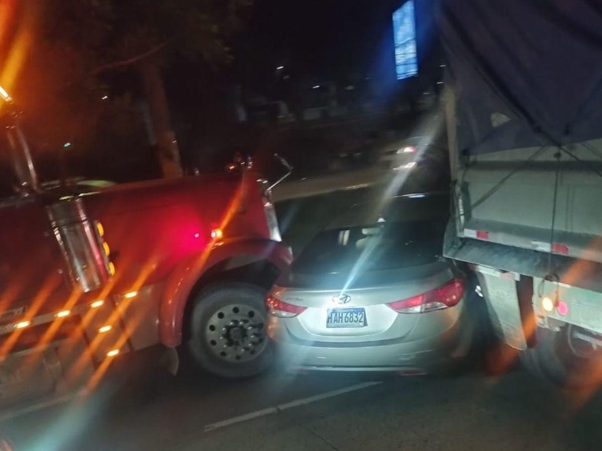 No hay paso en el bulevar hacia La Lima por cuádruple colisión