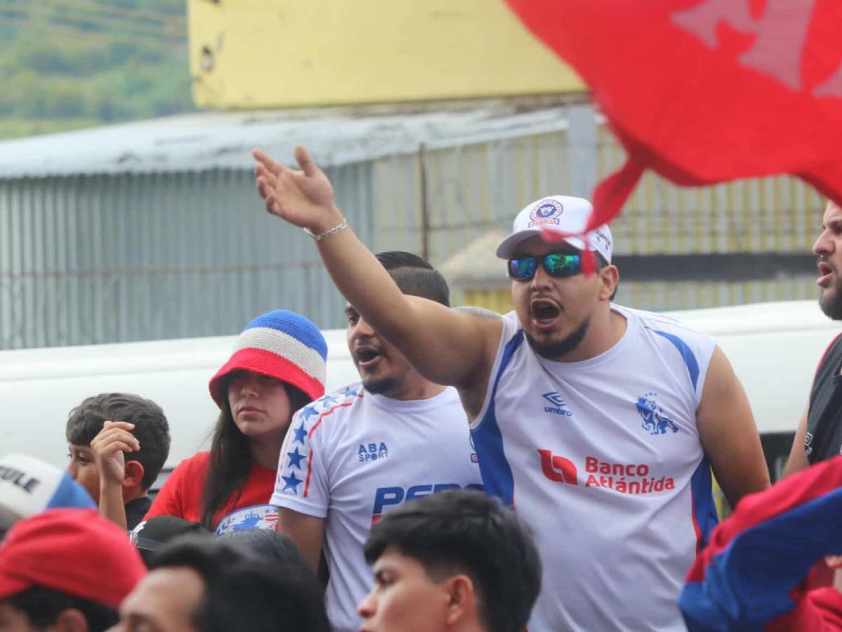 Tensión: Encerrona de la Ultra Fiel a futbolistas del Olimpia y así terminó todo