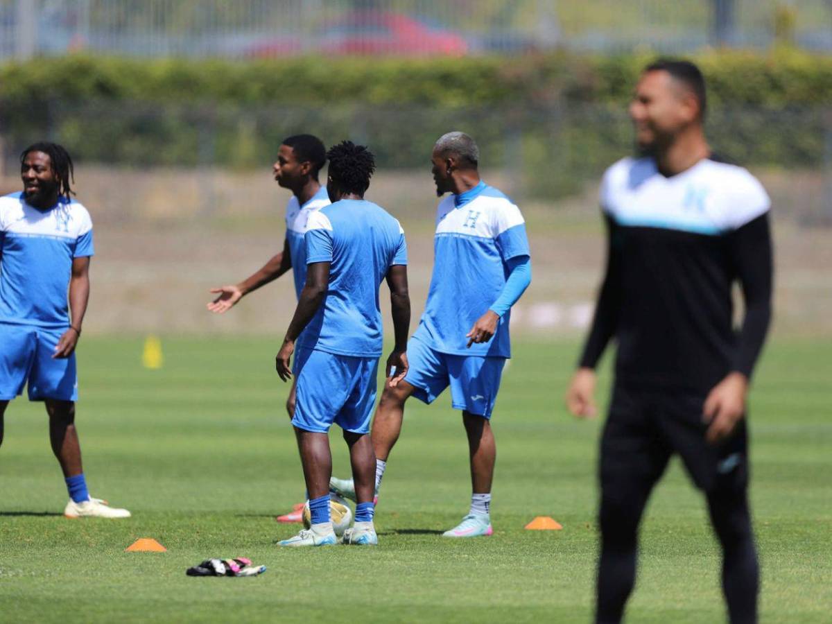 Visita especial en el entrenamiento de Honduras antes del duelo contra México