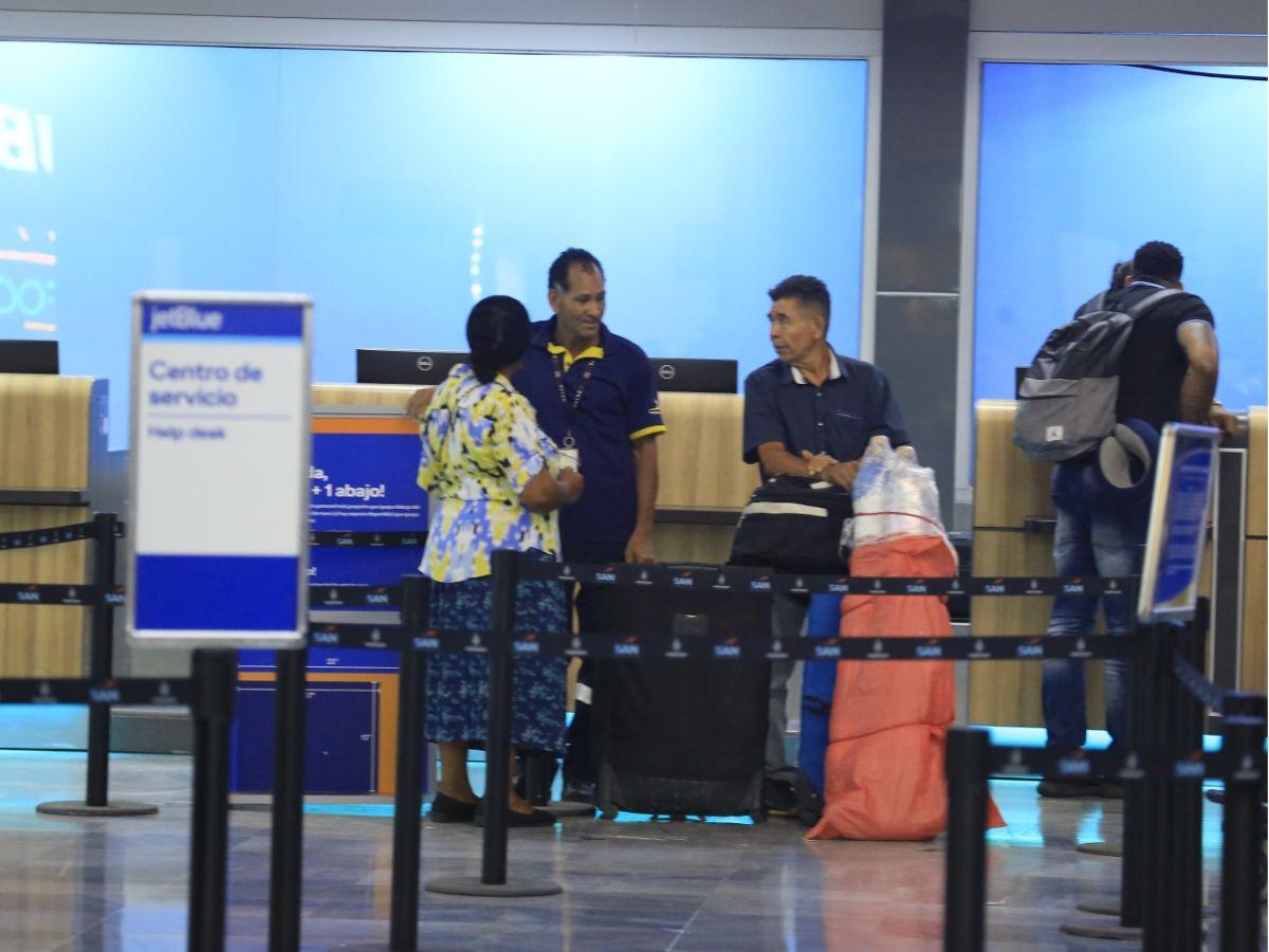 ¿Por qué subieron los boletos y qué aerolíneas bajo costo quedan?