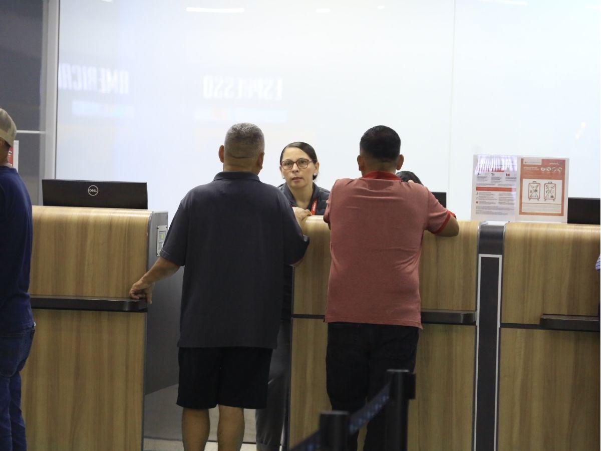 ¿Por qué subieron los boletos y qué aerolíneas bajo costo quedan?