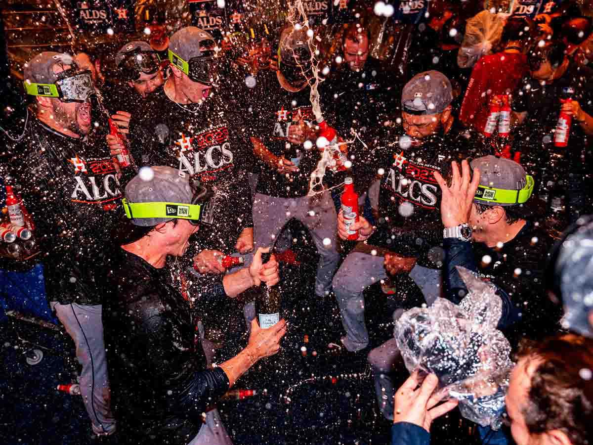 Los Astros de Mauricio Dubón sellan el boleto a la final de la Liga Americana