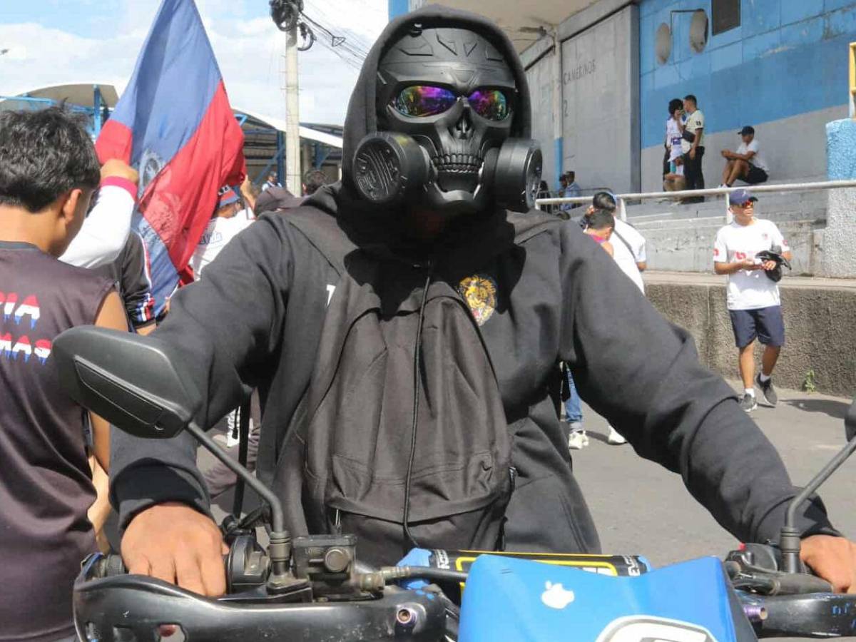 La chica que robó suspiros y el color de la Ultra Fiel en el Olimpia vs Motagua