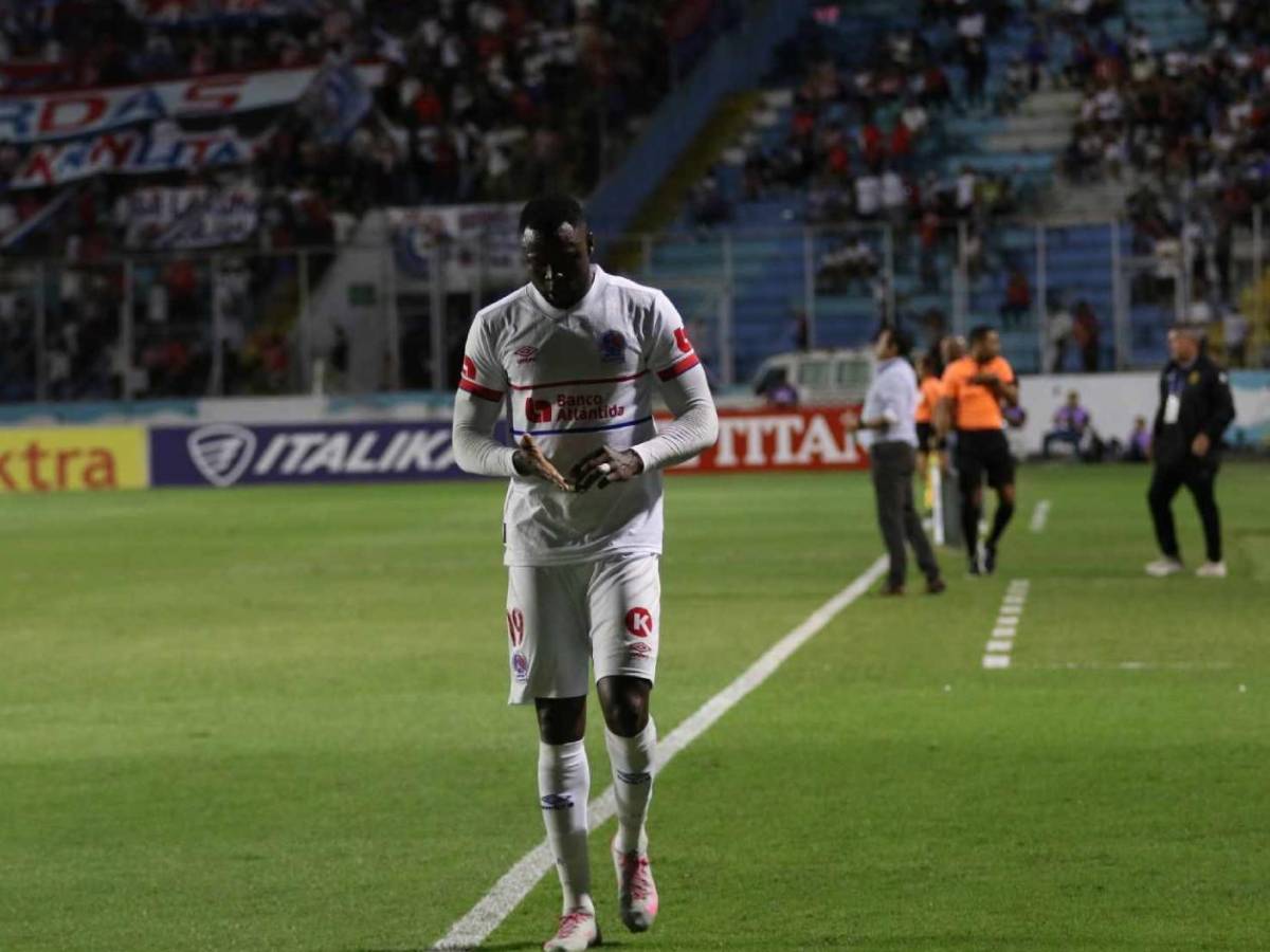 Rebeldía al Olimpia, jugador al hospital, Arboleda estalla y Policía interviene