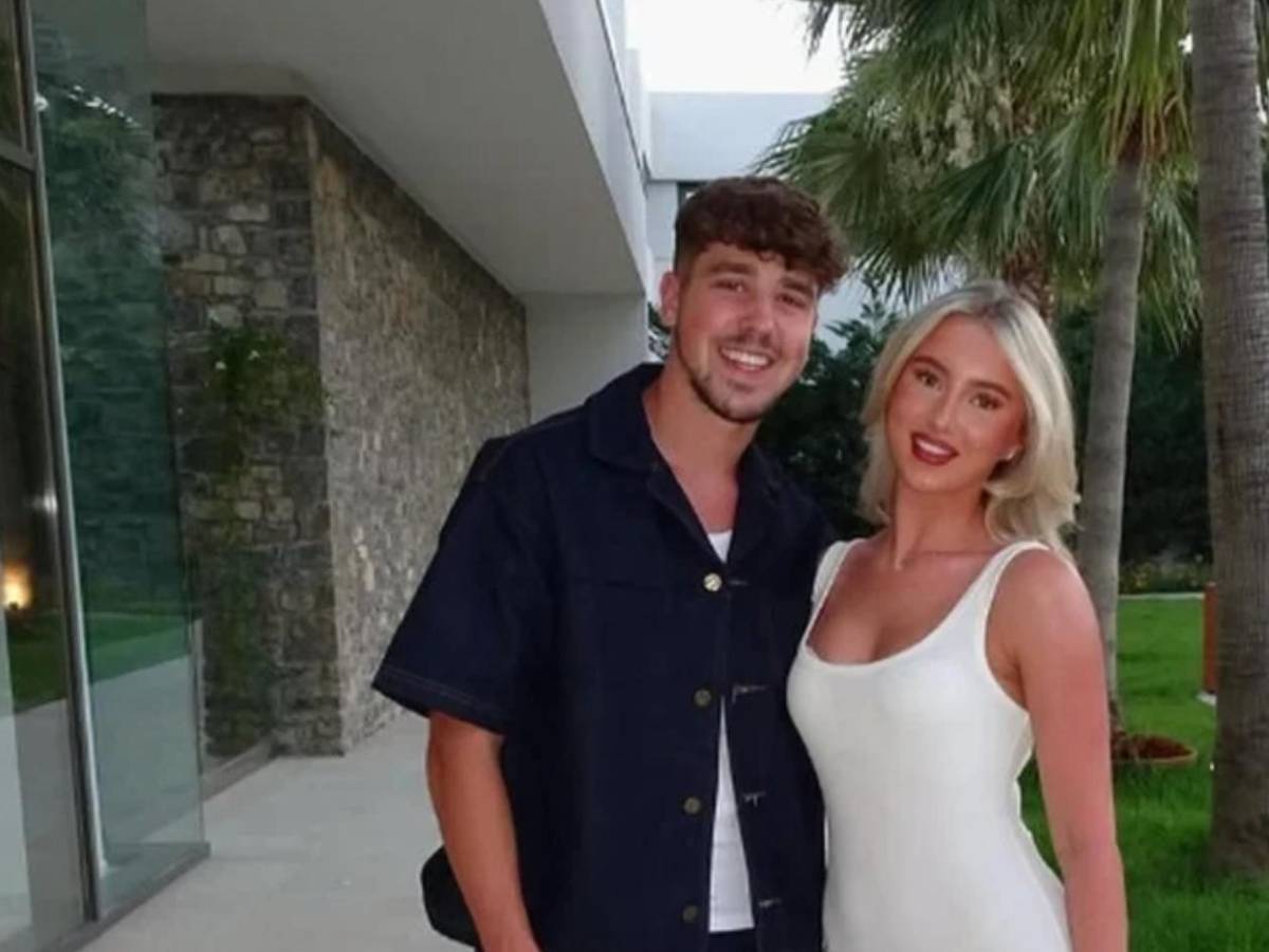 Futbolista anuncia que va a ser padre... ¡y la madre es la hija de su entrenador!