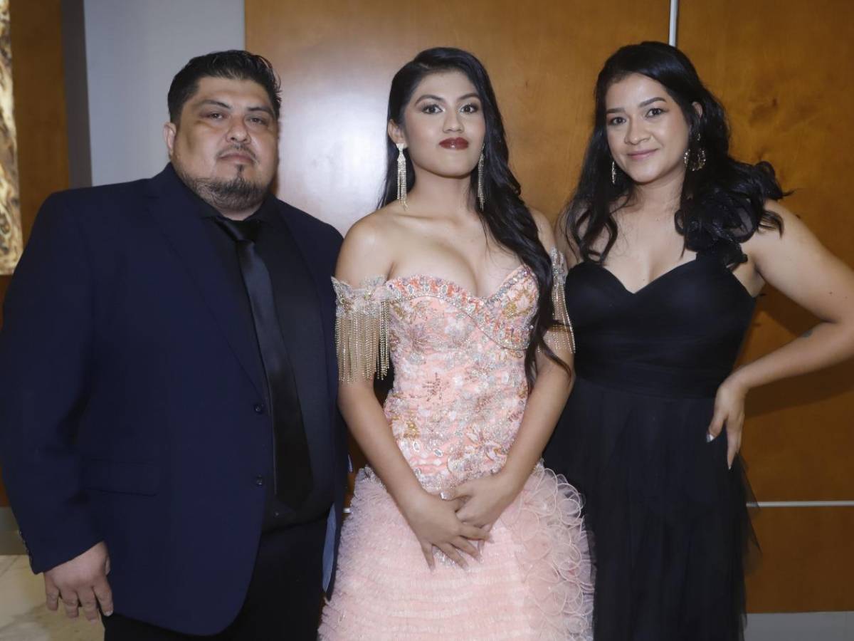 Elegancia y orgullo: Fiesta de graduación 2025 de la Kiddy Kat & Morazzanni