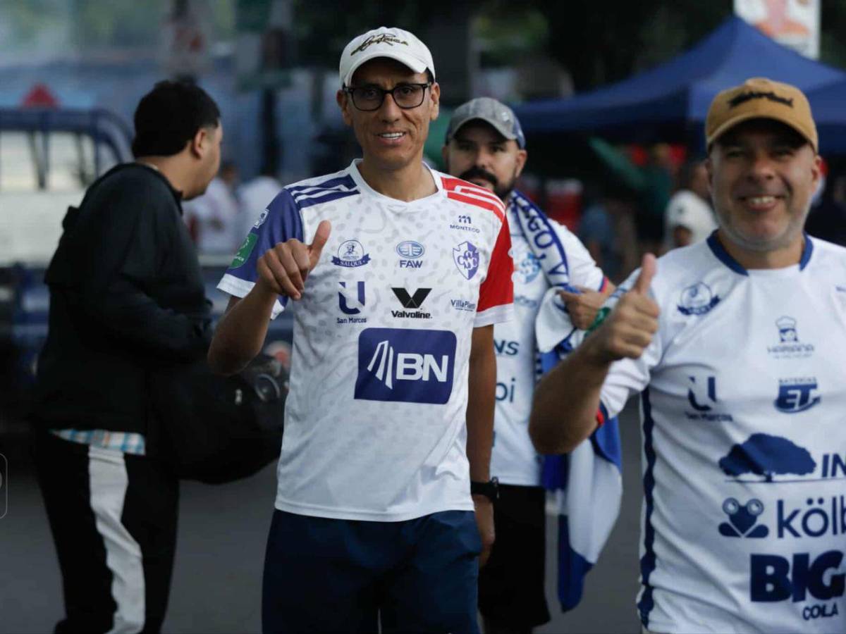 Show de la Ultra Fiel,chicas sensación de Olimpia y llenazo en el Chelato Uclés