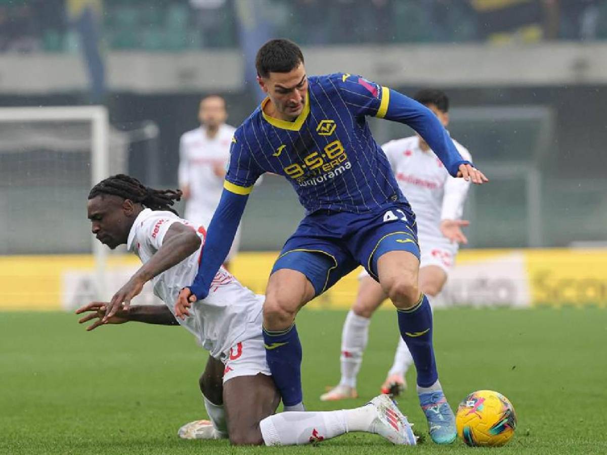 Susto en Italia: sufrió un fuerte golpe y se desplomó en pleno partido