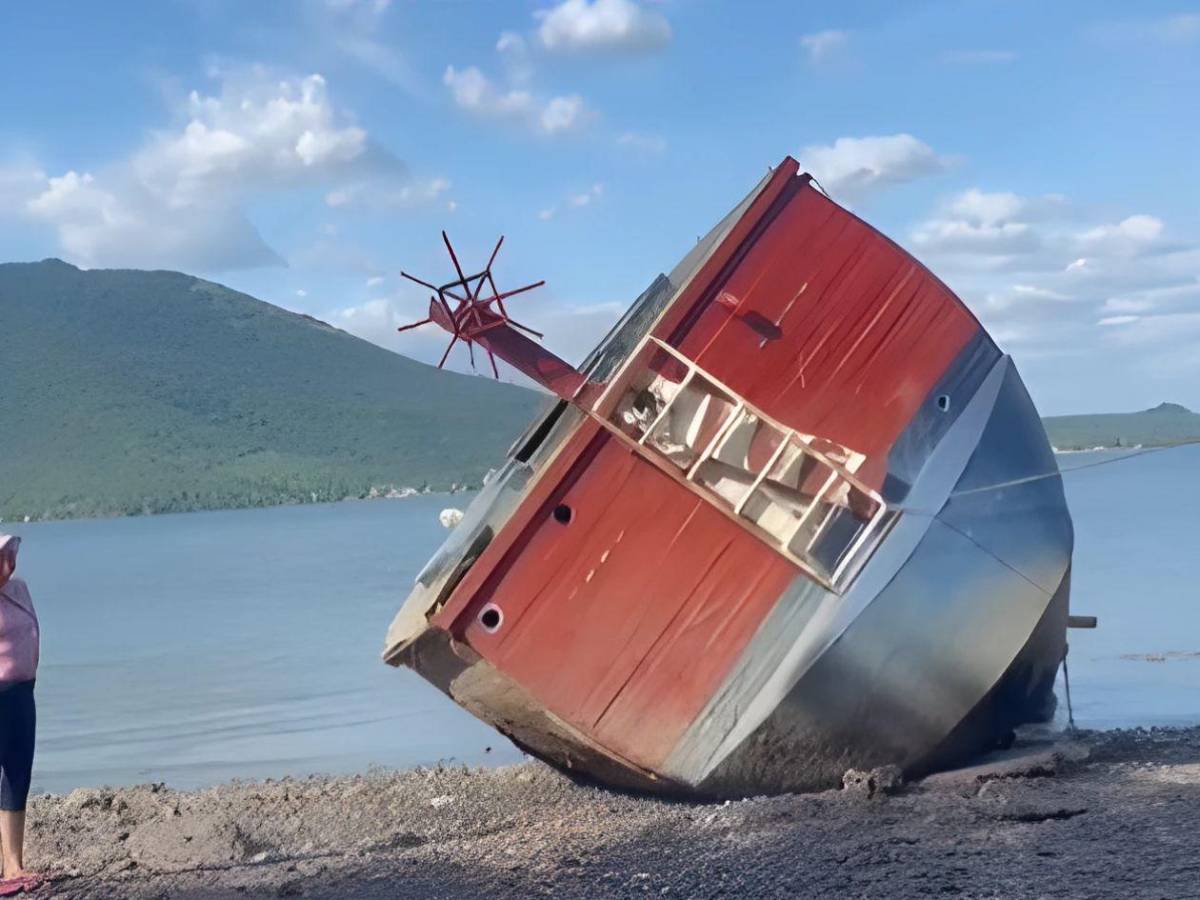 ¿Qué pasó con el velero Rosalinda? Su creador desistió a su sueño y se fue de Honduras