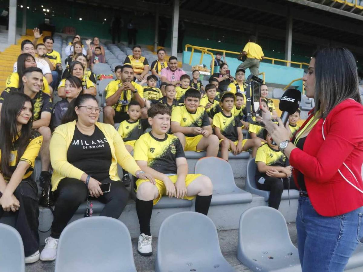 Alegría del Real España, chicas, susto con jugador y gesto de Jeaustin