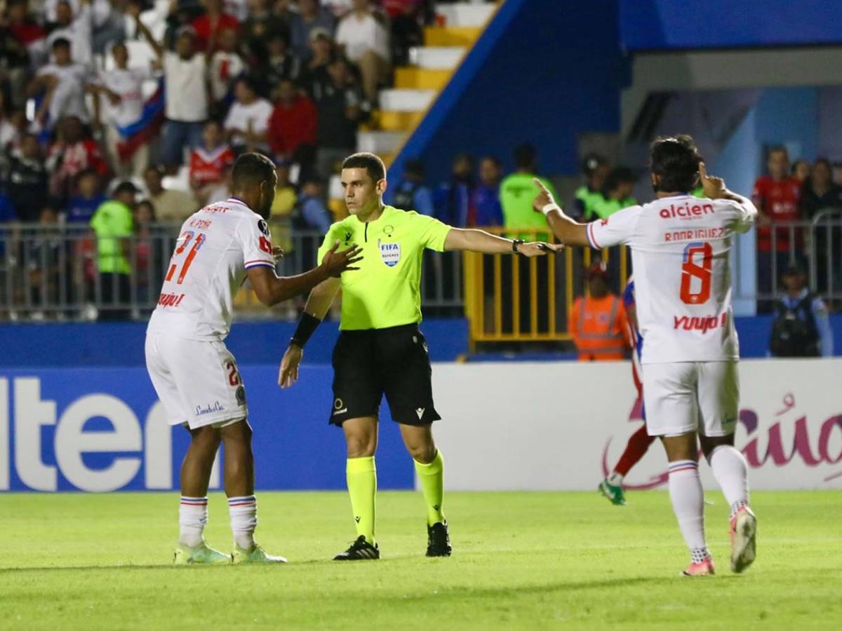 Olimpia se divierte, la figura, gesto de Espinel y pelea en el Firpo por eliminación