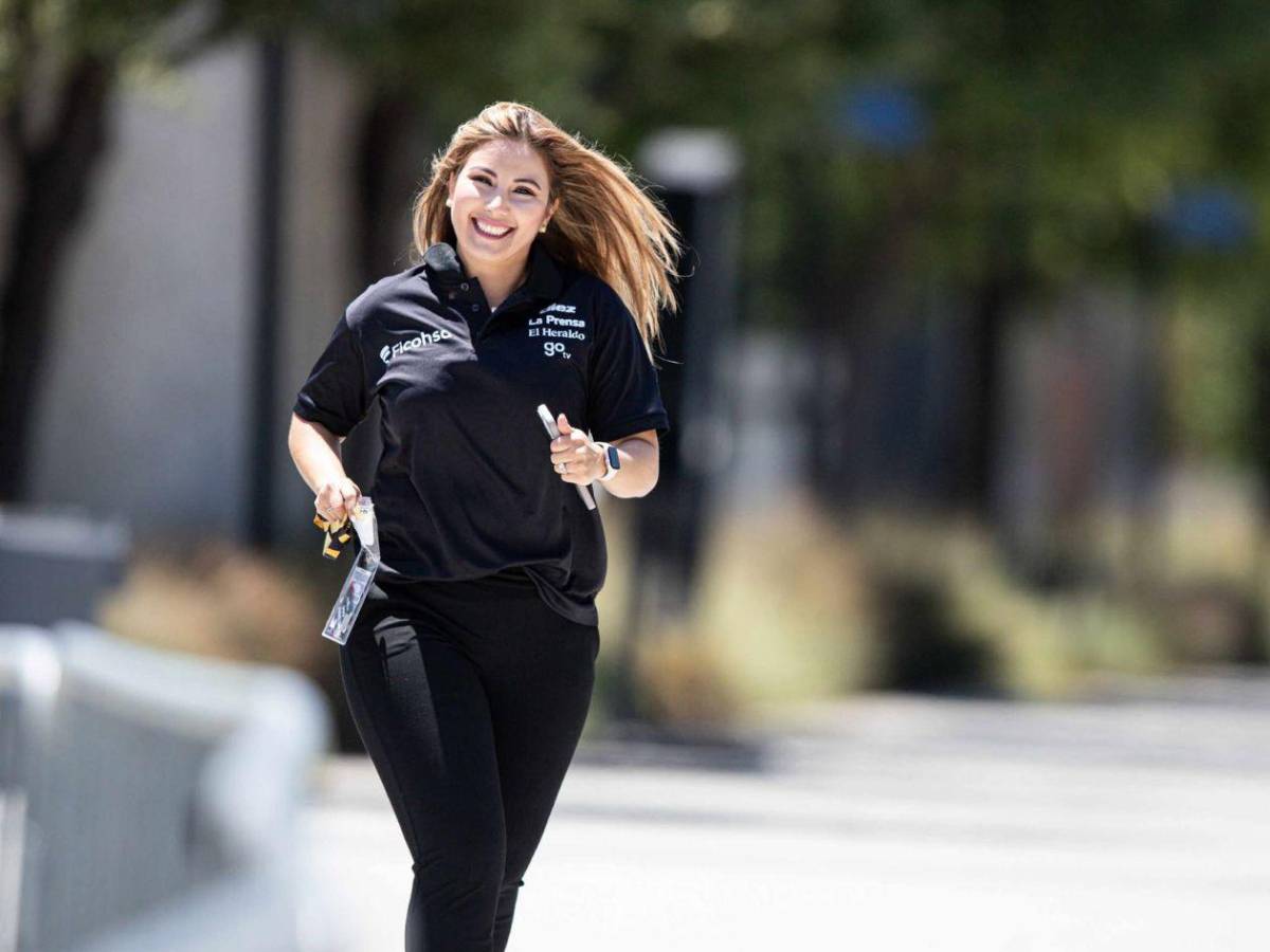Ambiente y belleza en el partido Honduras-Curazao: ¿quién es la chica de blanco?