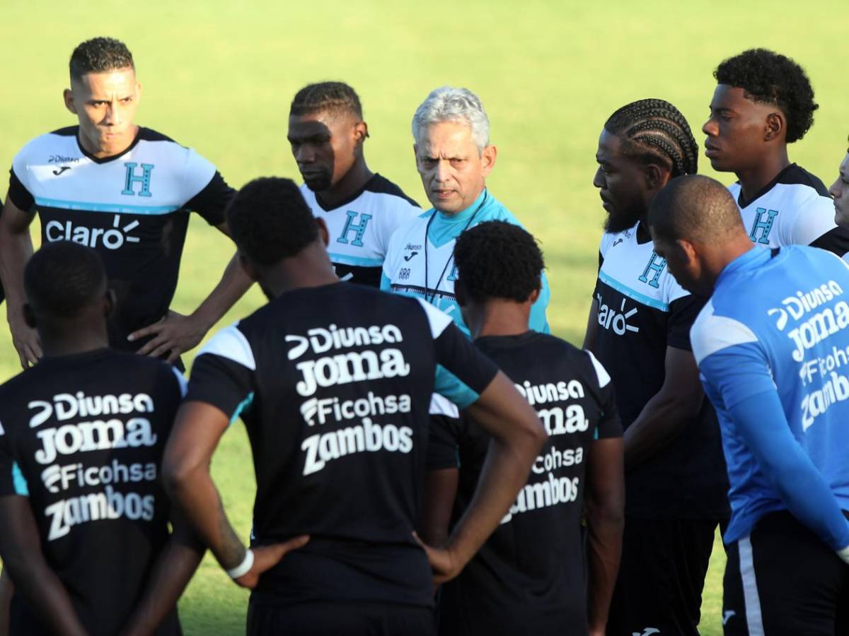 Selección de Honduras tuvo primer entreno, caras nuevas y alarma con jugador