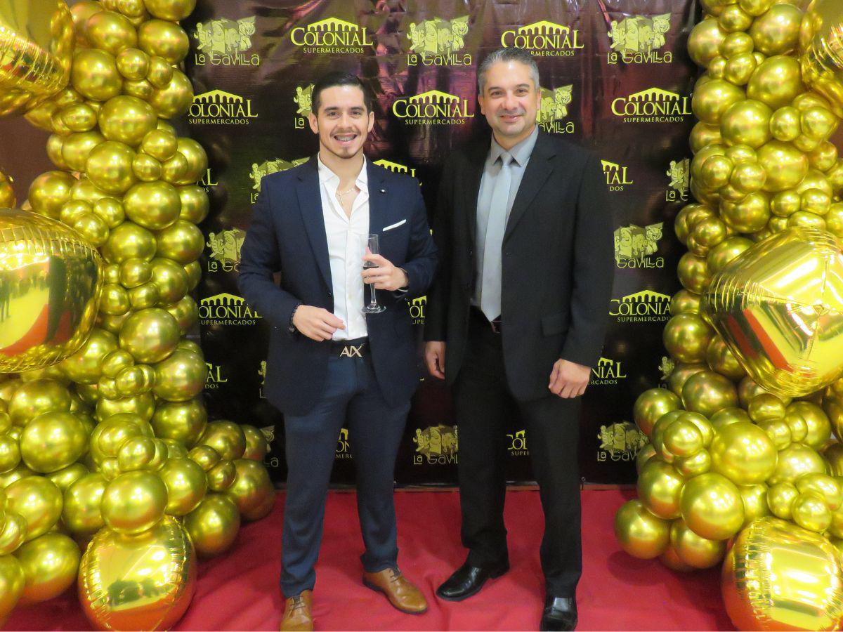 Más invitados al evento.