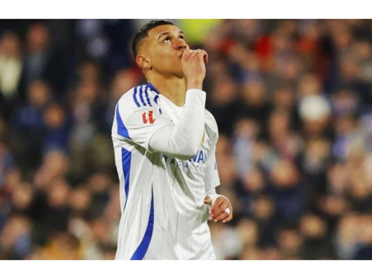 Marca llena de elogios a Kervin Arriaga en Real Zaragoza: Fue una pesadilla