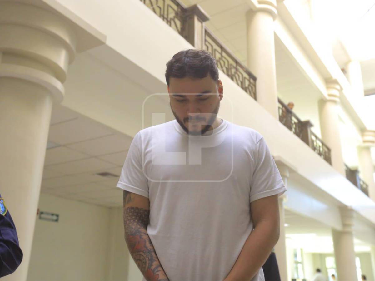 Dennis Galván, ligado al crimen de Valeria Alvarado, rompe en llanto en los juzgados