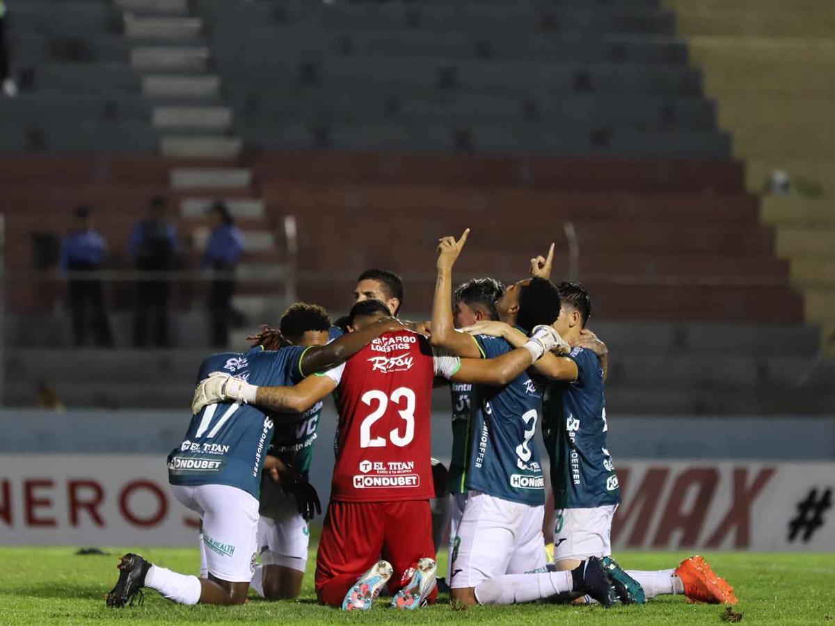 El portero le detuvo un penal al Victoria al minuto 93 en el último partido del Marathón.