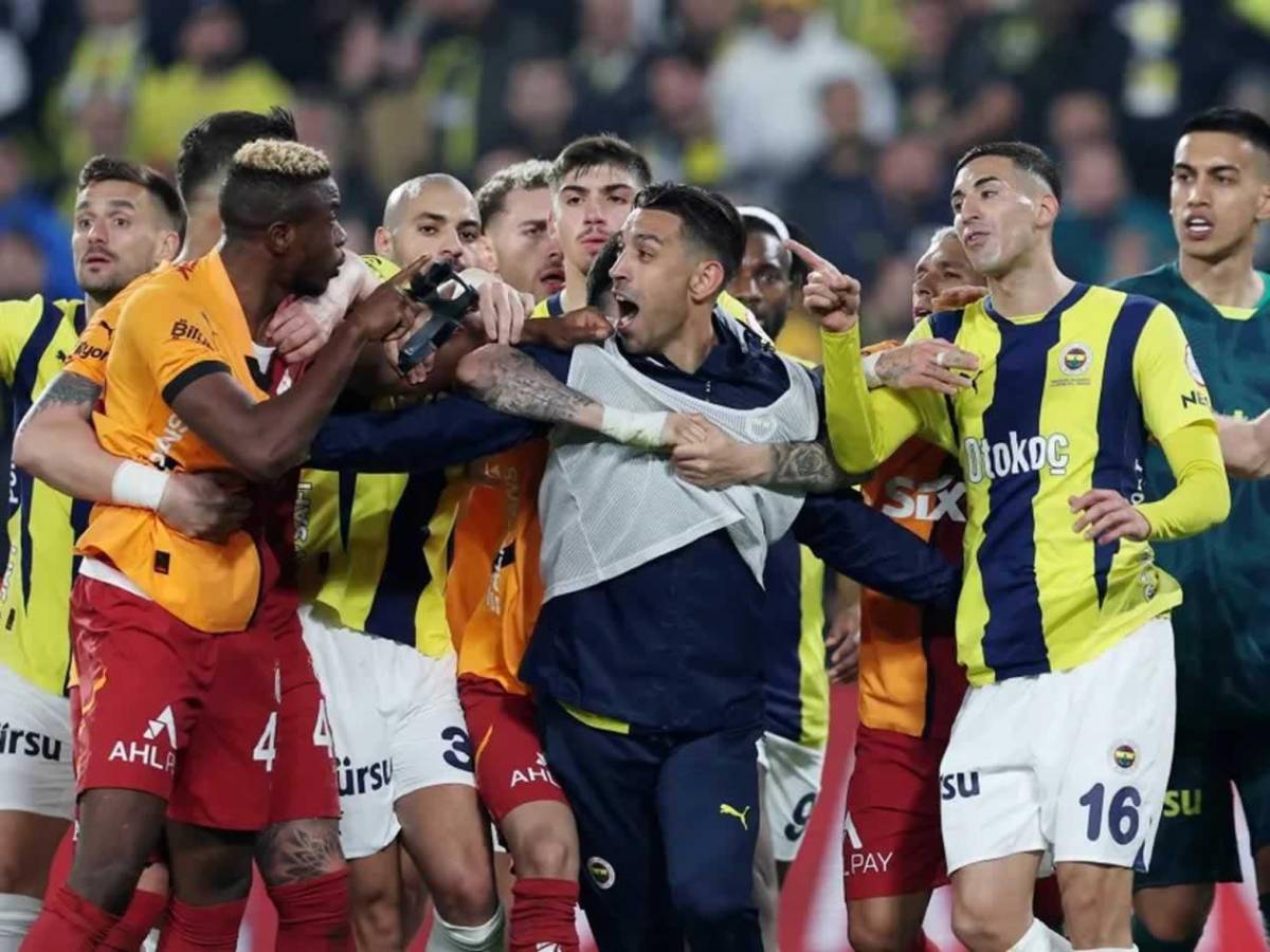 La nueva bajeza de Mourinho: eliminado y agrede al técnico del Galatasaray