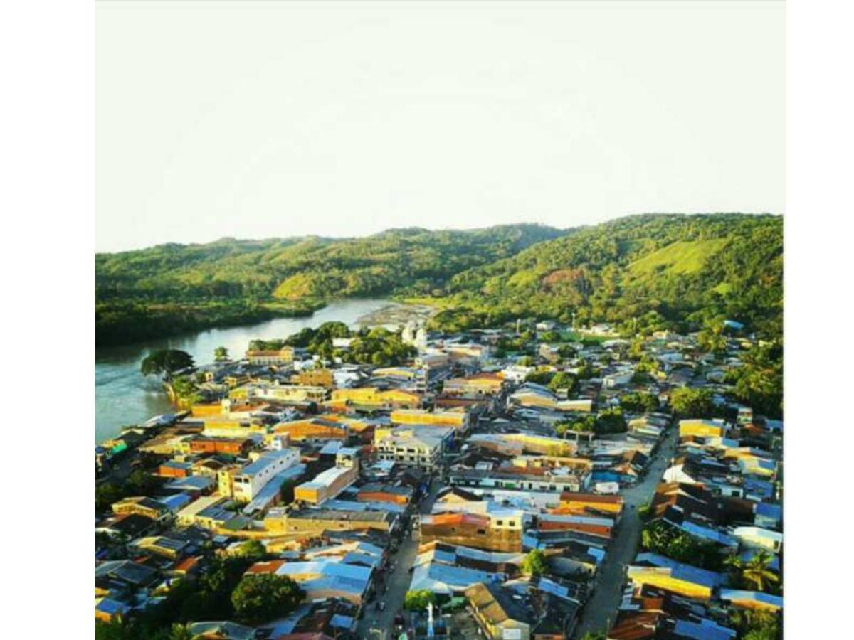 Jhon Durán: su nueva vida de lujos y captado con exnovia de un compañero