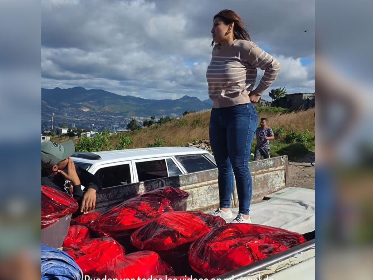 Milagro Flores dona canastas navideñas a familias de escasos recursos