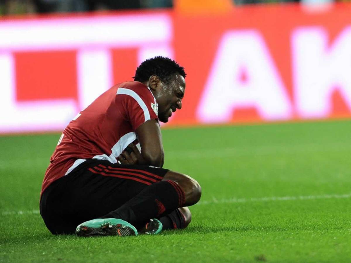 Fallece reconocido futbolista tras desplomarse en pleno partido: Murió en el campo