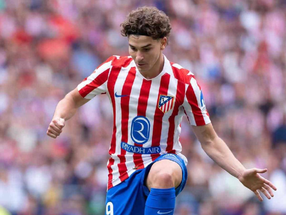 Barcelona quiere agitar el mercado: increíble oferta a Julián y revelan su postura