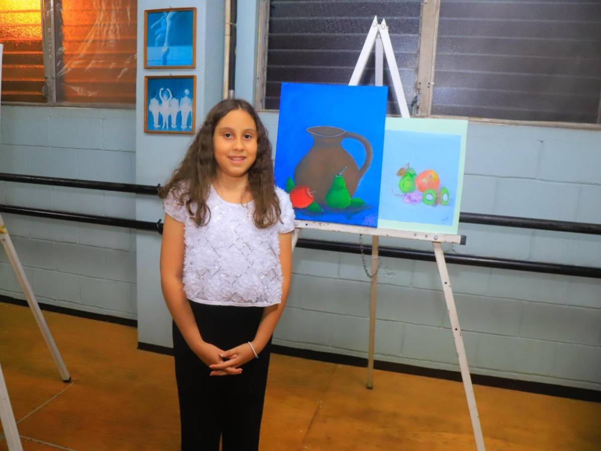 Exposición de pinturas en la Academia de Bellas Artes de San Pedro Sula