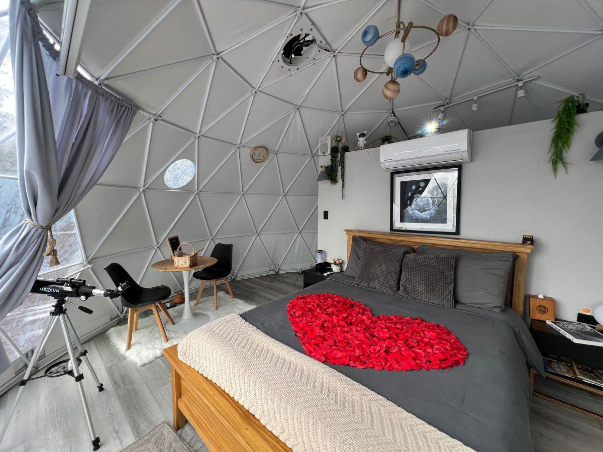 Domos temáticos y chalet de lujo ofrece Tiny Pines