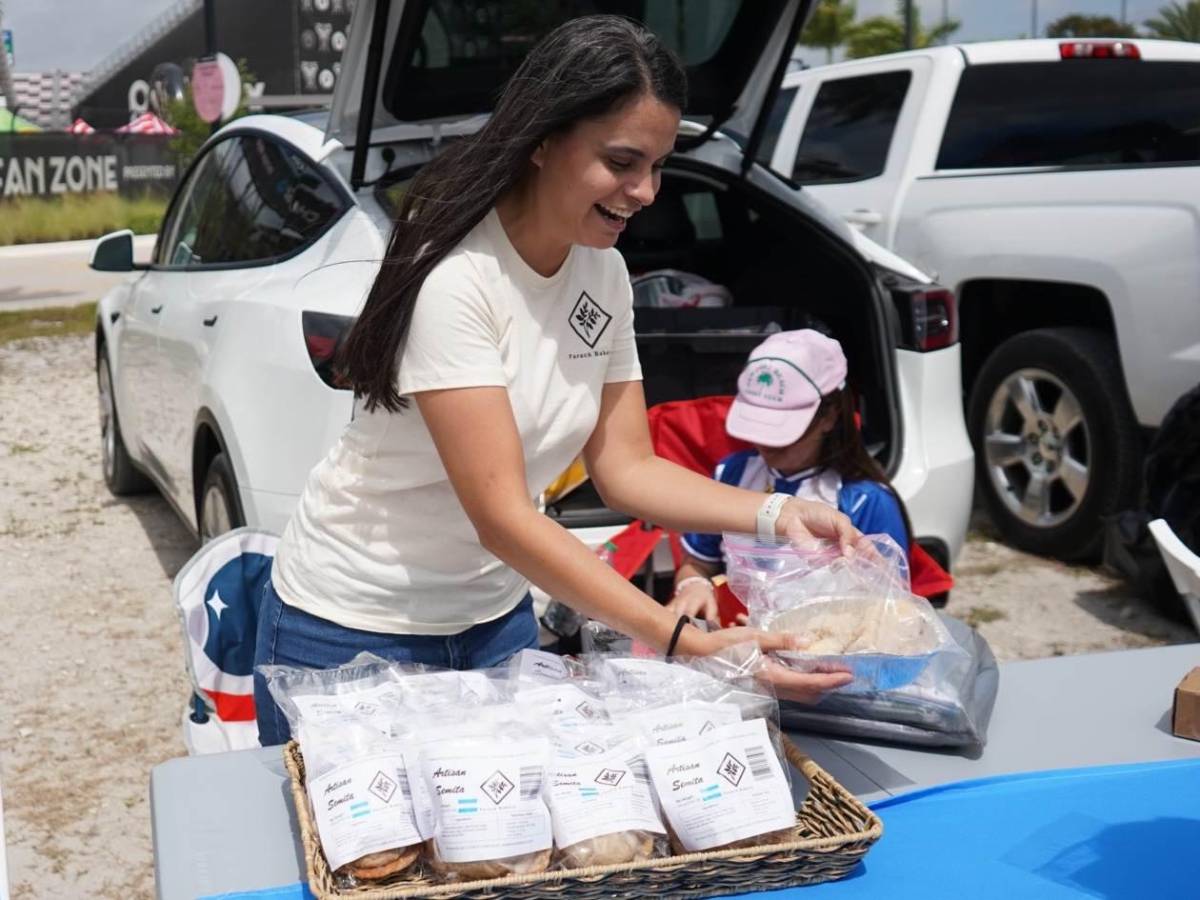 Carne asada y buen ambiente: Furor por Honduras vs Guatemala en Miami