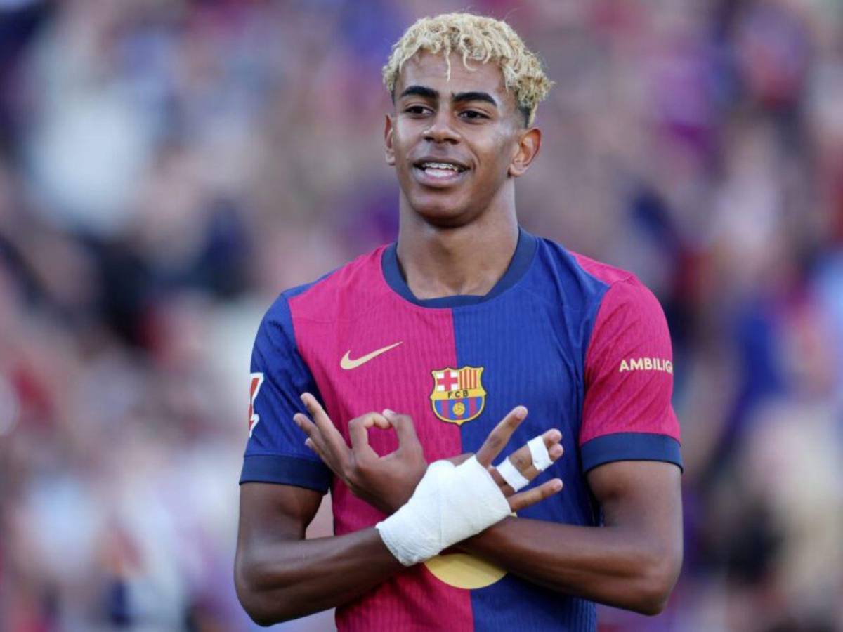 Lamine Yamal recibe un regalo de más de 10 millones de lempiras de El Alfa