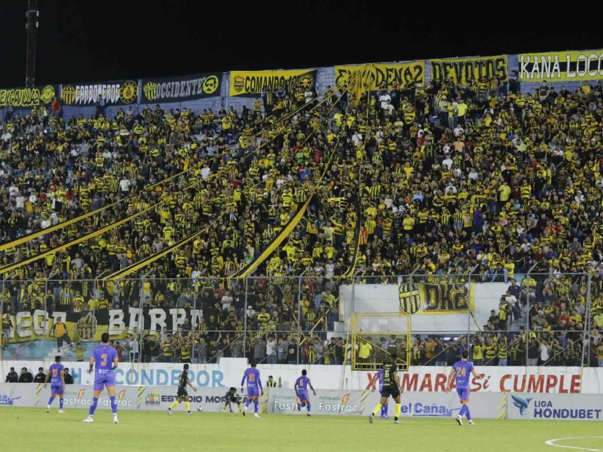 Alegría del Real España, chicas, susto con jugador y gesto de Jeaustin